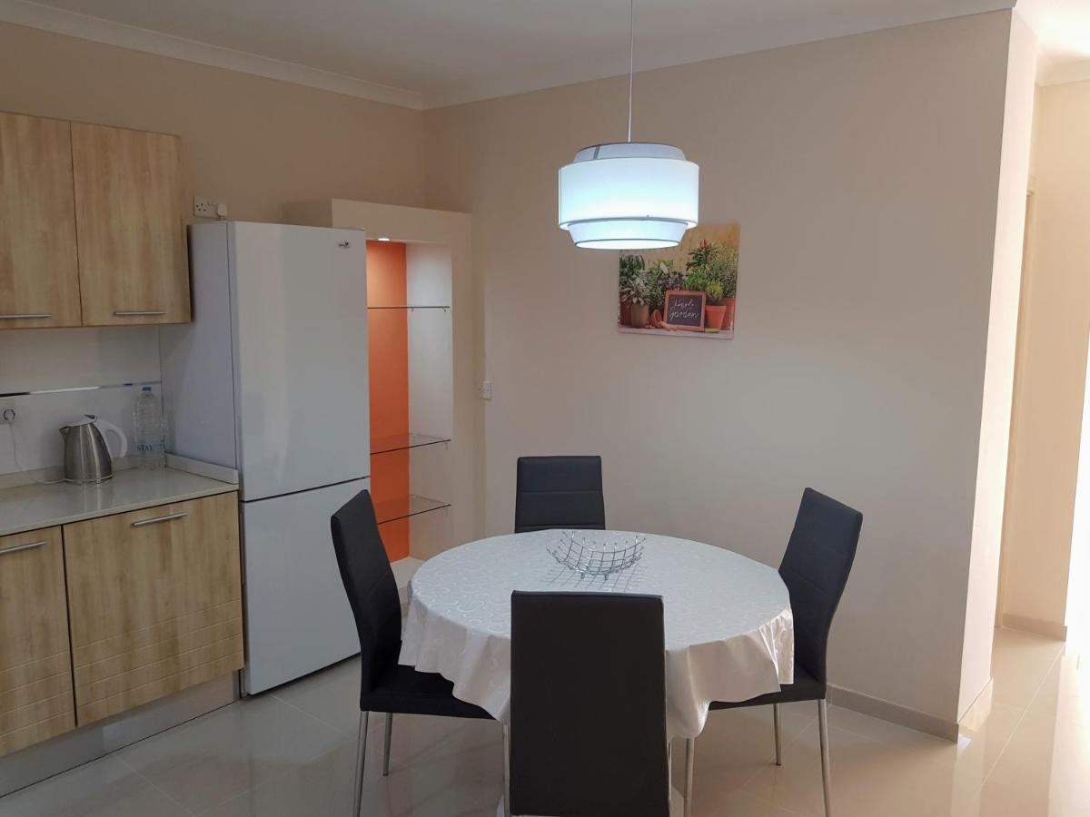 Charming Apartment-wifi-sleeps 5 Appartement *