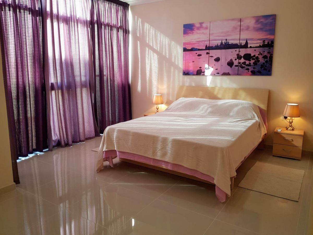 Charming Apartment-wifi-sleeps 5 *